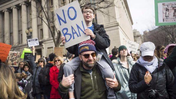 Trump, 16 procuratori generali: bando anti islamici incostituzionale