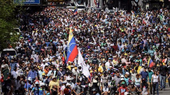 Venezuela, Ong: "Dal 2014 12mila arresti per motivi politici"