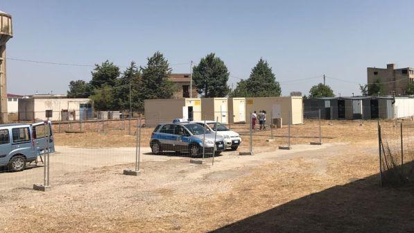 Il Garante dei detenuti: gravi criticità nei Cpr | Il Viminale replica: "Colpa degli immigrati violenti"