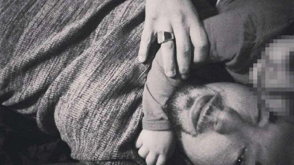 Novara, bimbo ucciso: "Corpo martoriato, maltrattamenti pregressi"