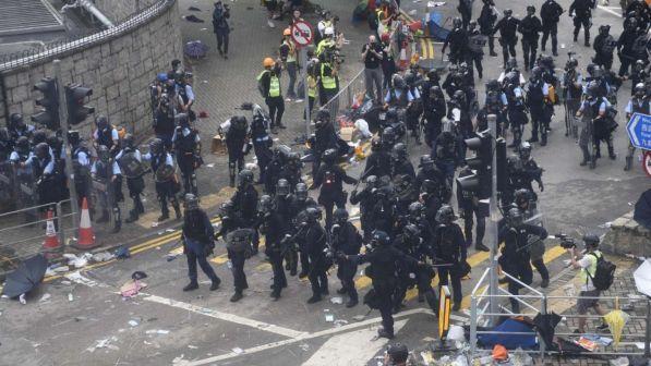 Hong Kong, parlamento smentisce dibattito su legge contestata