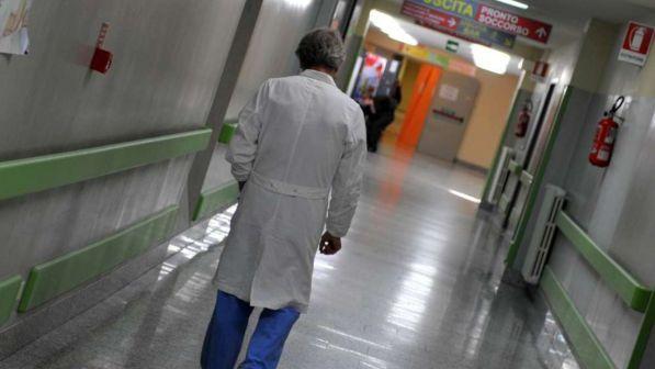 Colpo di tosse le rompe arteria tiroidea, 58enne salvata a Sondrio