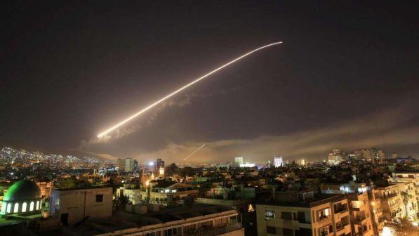 Siria, tv di Stato: "Nuovo attacco, abbattuti diversi missili"