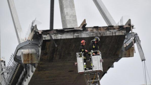 Crollo del ponte, Conte: "Revocheremo la concessione ad Autostrade"