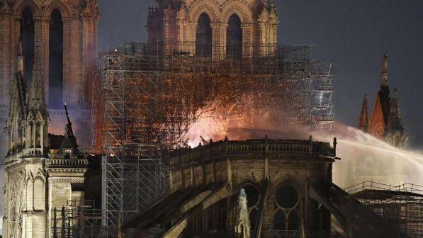 Notre-Dame, Guterres (Onu):"Inorridito dalle immagini dell'incendio"