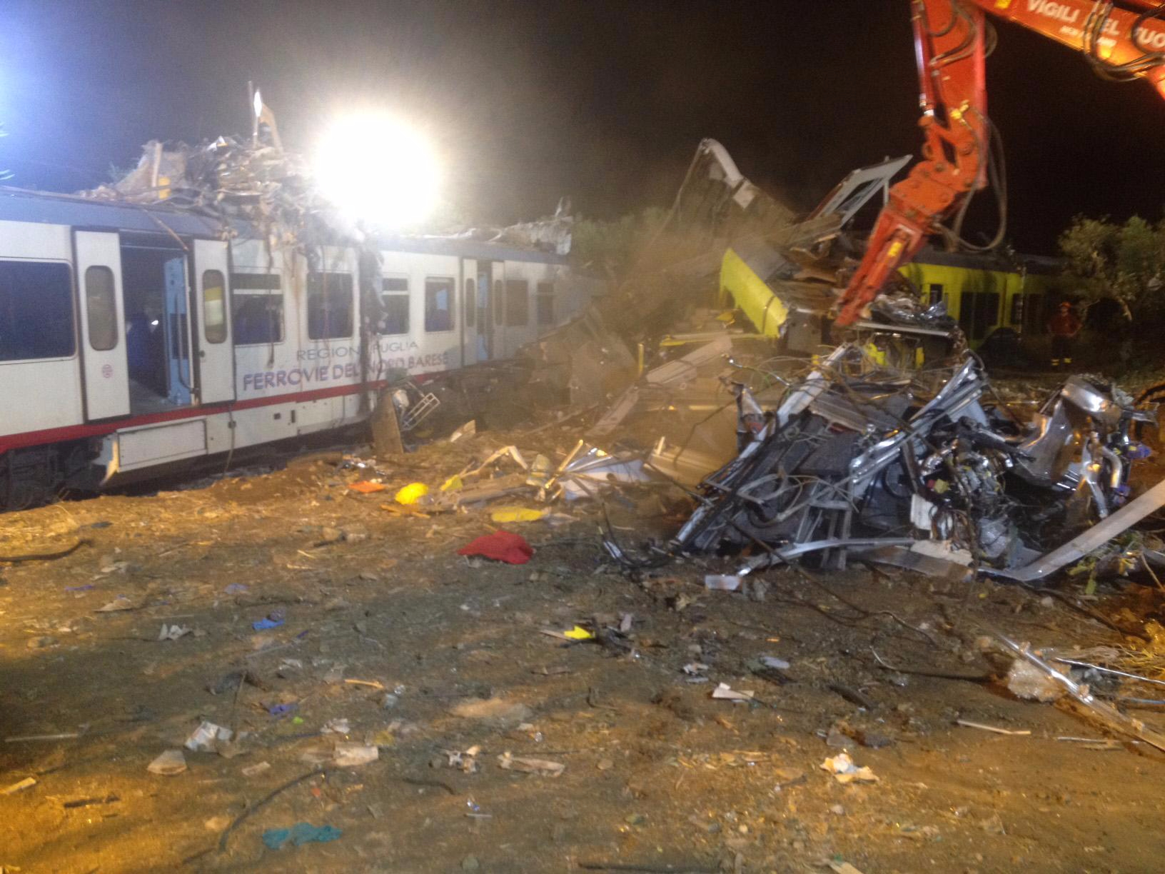 Scontro fra treni in Puglia, 23 vittime, sono state tutte identificate. Primi nomi nel registro degli indagati