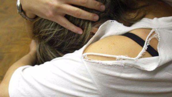 Faceva prostituire la figlia 13enne: "Ora aiutate mia sorella"