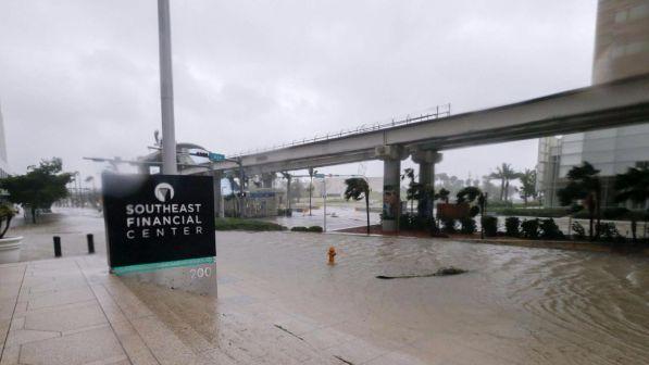 Uragano Irma declassato a categoria 2, massima allerta a Tampa