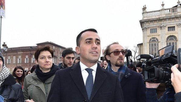 M5s, Di Maio: "Grillo? A giorni presentiamo simbolo insieme"