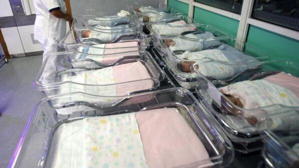 Spagna, dopo 45 anni madre incontra la figlia “Mi avevano detto che era morta”