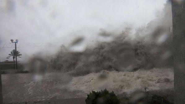 Tifone Mangkhut, minatori sepolti da fango nelle Filippine: 7 morti