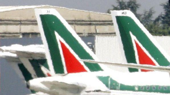 Alitalia, il ministro Di Maio: "Si lavora a una soluzione entro ottobre"