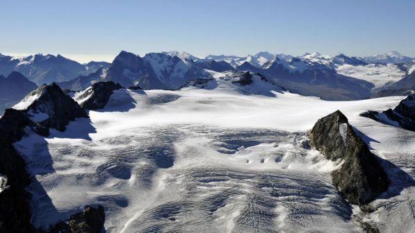 L'allarme dell'università di Zurigo: "Sulle Alpi molti ghiacciai si scioglieranno entro il 2100"