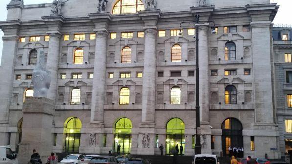 Borsa, Piazza Affari chiude in forte calo: Ftse Mib -1,65%