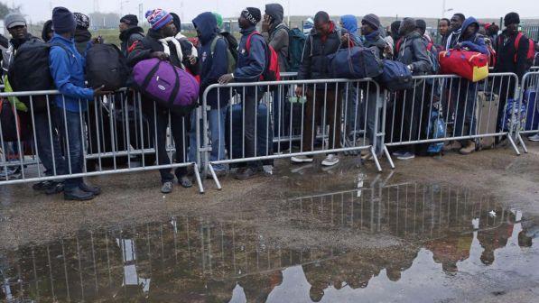 Rifugiati, la Ue: "Problema mondiale, suddivisione sia più equa"