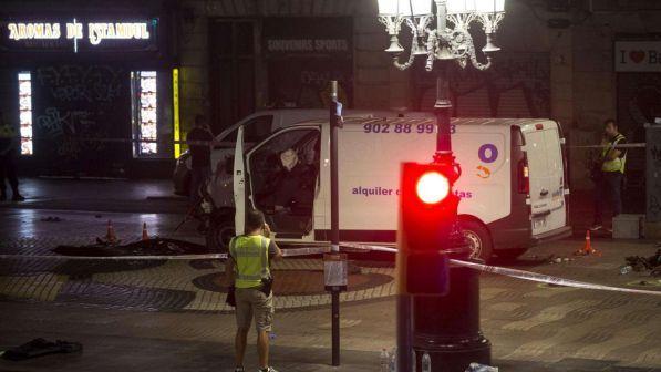 Barcellona, polizia: possibile legame con esplosione ad Alcanar