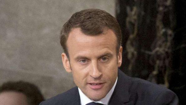 Migranti, Macron: "Non cediamo all'emozione, lavorare con l'Italia"