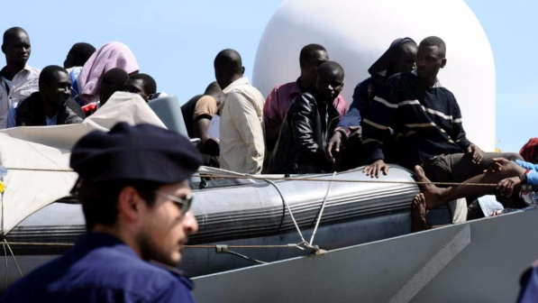 Emergenza migranti, Alfano: "Serve presto un accordo tra l'Ue e la Libia"