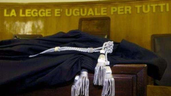 Gestiva cause per conto di amici imprenditori, arrestato magistrato