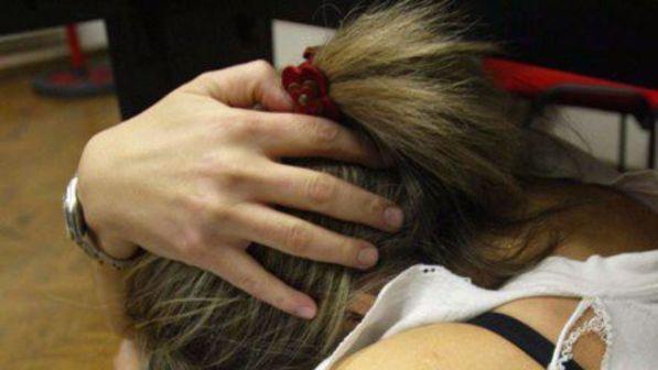 Rieti, 16enne marocchina picchiata e rinchiusa in auto dai familiari
