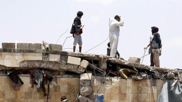Yemen, raid degli aerei sauditi: colpito il palazzo del presidente