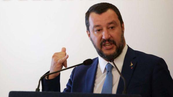 Migranti, Salvini: "Nessuno mi dica o Cristo o la Lega"