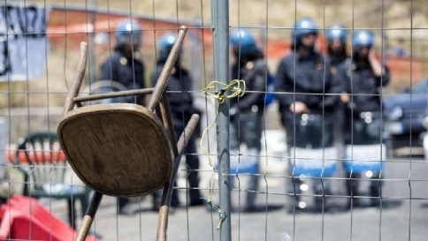 roma scontri casapound profughi