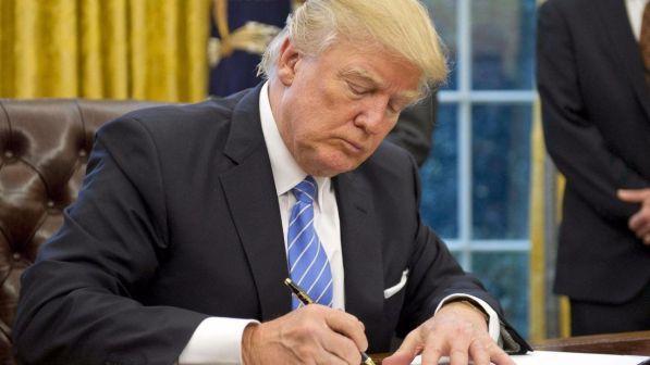 Sanzioni alla Russia, Trump ha firmato la legge del Congresso
