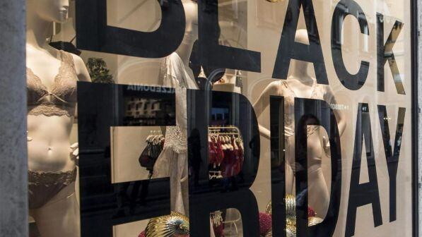 Black Friday, in Usa vendite online record: spesi 5 miliardi dollari