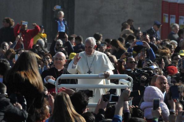 Papa Francesco: la guerra genera povertà, ma la povertà genera guerra