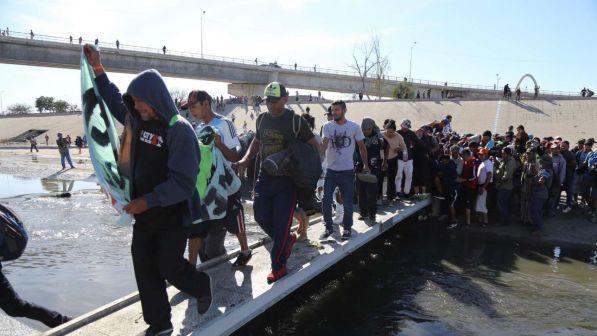 Carovana migranti, gruppo di donne inizia lo sciopero della fame