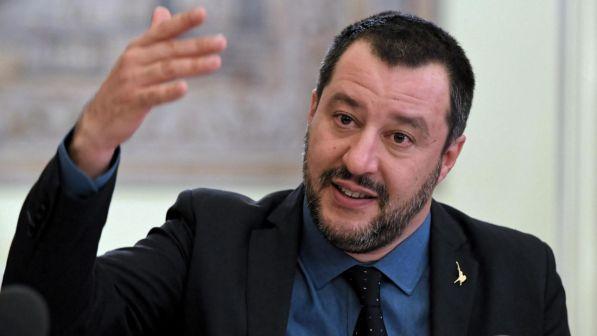Salvini: "Macron faccia come Bolsonaro, ci restituisca i terroristi"