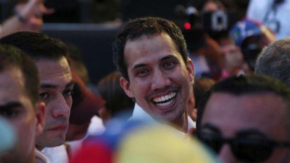 Venezuela, Guaidò "avverte" Maduro: se mi arresti ci sarà una risposta senza precedenti | Usa annunciano nuove sanzioni