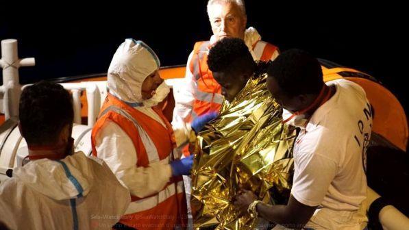 Sea Watch, Conte: "Alcuni Paesi disponibili per i migranti | Viminale: "Prima di sbarco servono garanzie" | Carola: "Salvini? Si metta in fila"