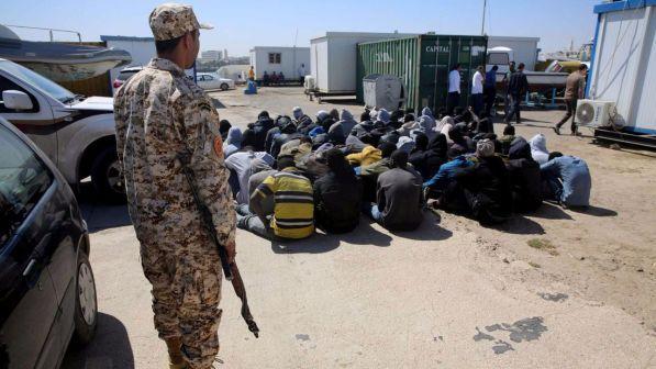 Migranti, governo: "Piano con le Ong per gestire i campi di detenzione in Libia"