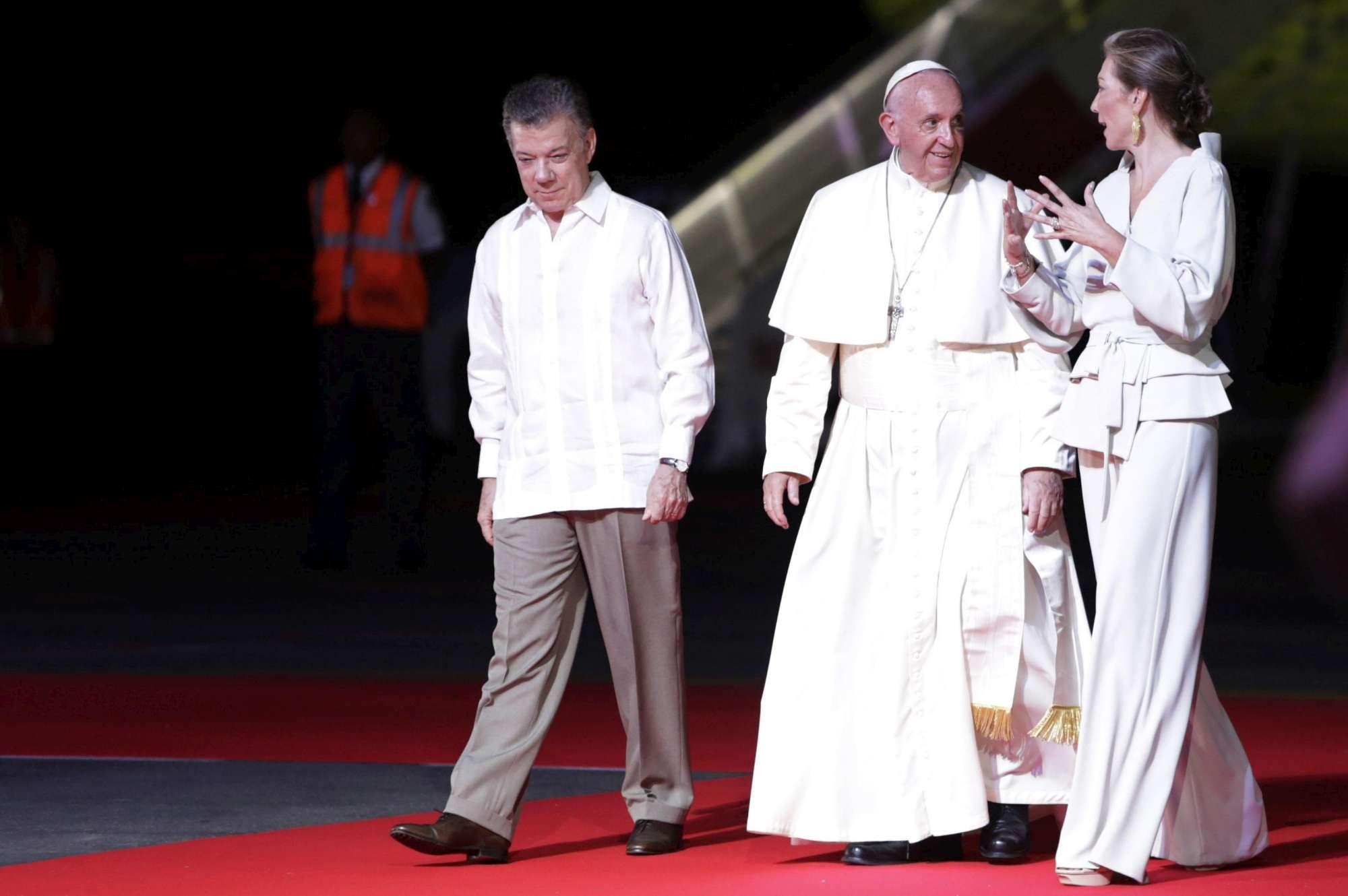 Terminata la visita in Colombia, Papa Francesco ripartito per Roma