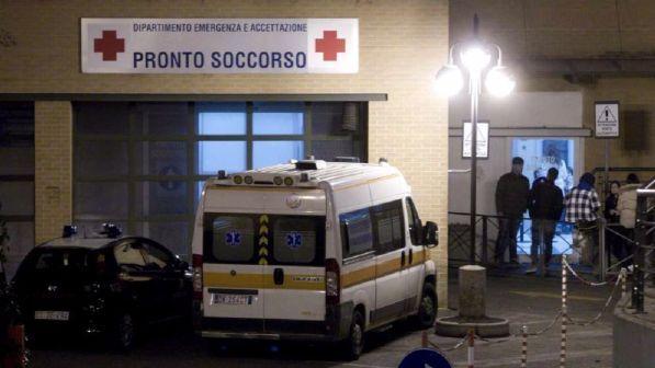 Modena, accoltella moglie e tenta suicidio: lei è gravissima
