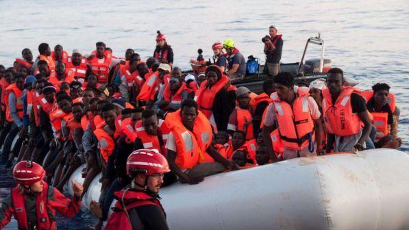 Migranti, Ue: "I centri di sbarco sono un'opzione su cui riflettere"