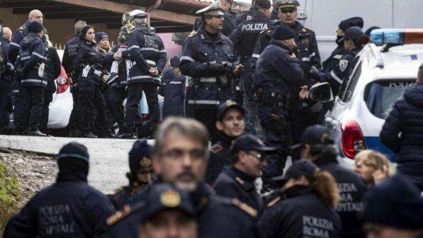 Altro sgombero di uno stabile a Roma: decine di agenti in azione