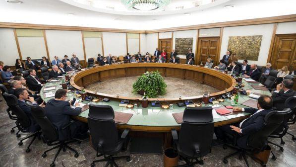 Terremoto al Csm, summit notturni tra togati e politici per spartirsi i voti: al tavolo con Palamara anche Lotito