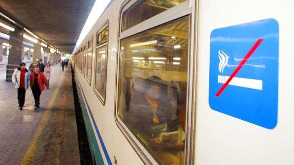 Intercity Milano-Livorno rotto due volte, picchiato il capotreno