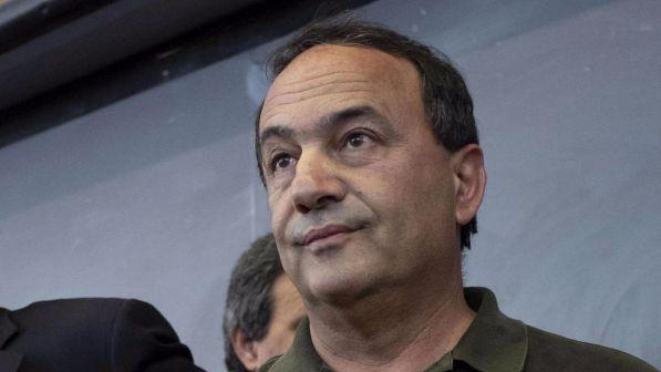Mimmo Lucano non può vedere padre morente, Zingaretti: sono con te