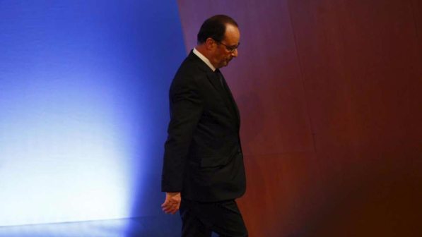 Hollande rinuncia a revoca della nazionalità per sospetti terroristi