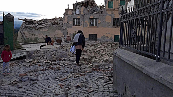 Terremoto in Centro Italia, il racconto dei testimoni: "La fuga in strada mentre tutto tremava"