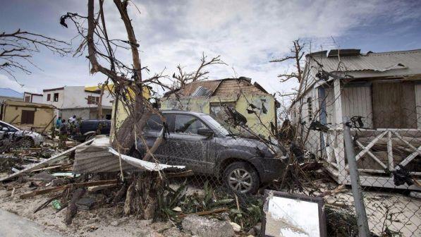 Irma, poliziotto saccheggiava tra macerie a Saint Martin: arrestato
