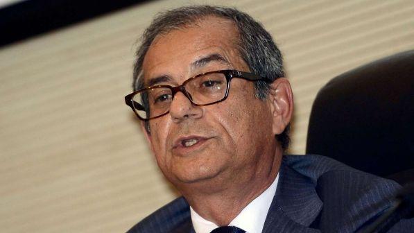 Tria: "Rischiamo crescita più bassa del previsto, ma no a manovra correttiva"