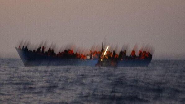 Migranti, in 57 intercettati a bordo di un barcone a Lampedusa