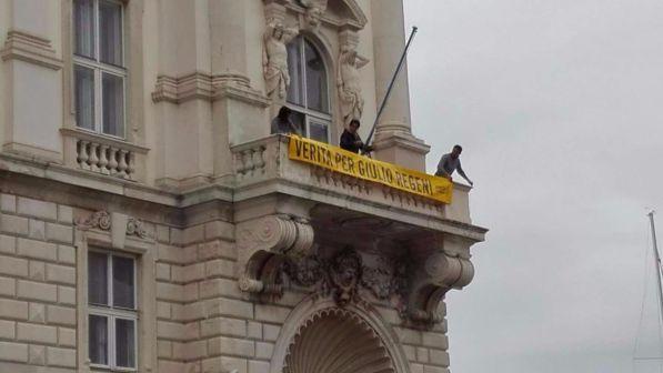 "Verità per Regeni", Serracchiani risponde al sindaco Dipiazza e issa lo striscione di Amnesty in Regione