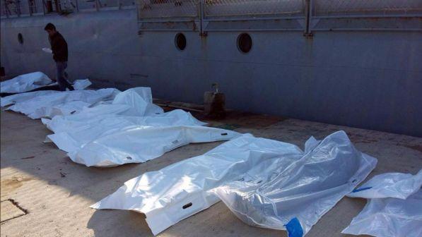 Libia, naufragio migranti: tra le vittime anche 3 bimbi e 18 donne