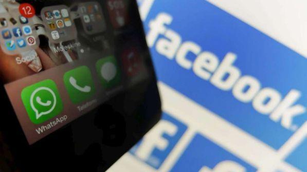 Contro le bufale Whatsapp limita l'inoltro dei messaggi